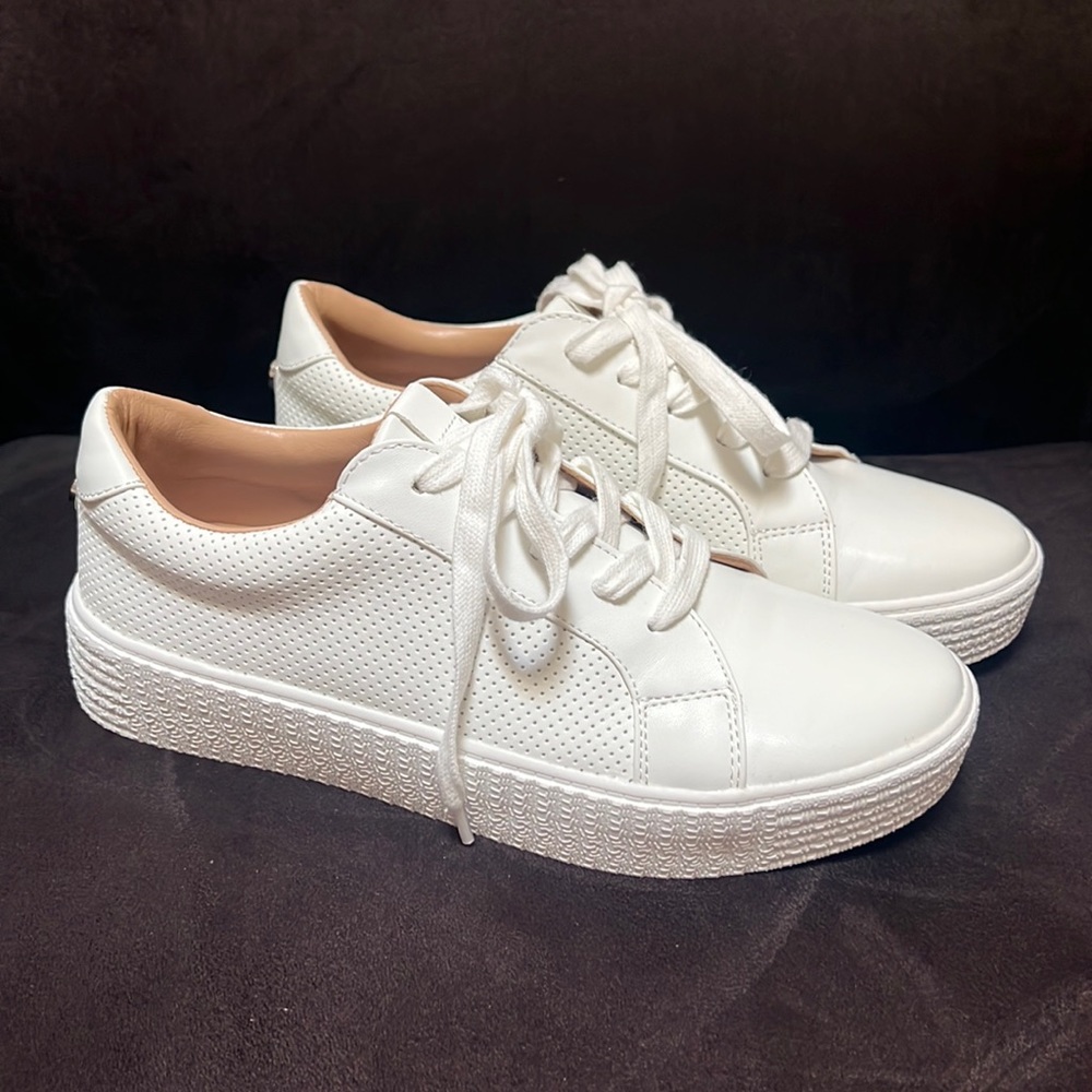 COPY - NWOT Steve Madden Women’s White Sneaker -  Size 9